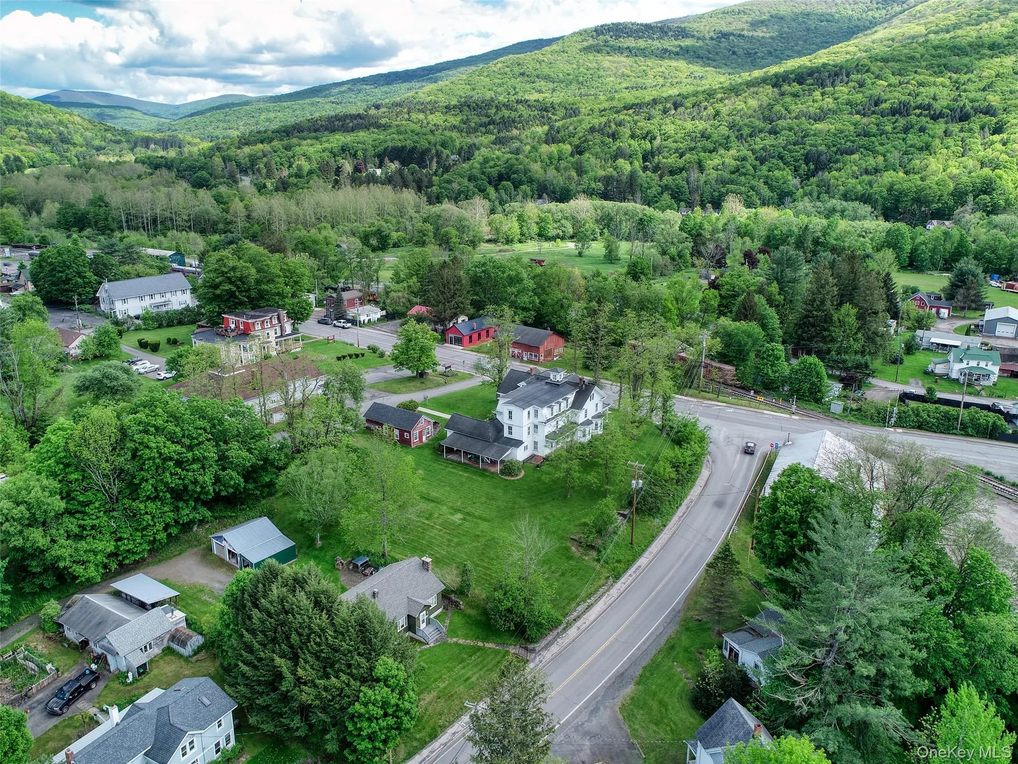 43355 State Route 28, Middletown, NY, 6 Bedrooms Bedrooms, 12 Rooms Rooms,2 BathroomsBathrooms,Residential,For Rent,State Route 28,0,959162 43355 State Route 28, Middletown, NY, 6 Bedrooms Bedrooms, 12 Rooms Rooms,2 BathroomsBathrooms,Residential,For Rent,State Route 28,0,959162