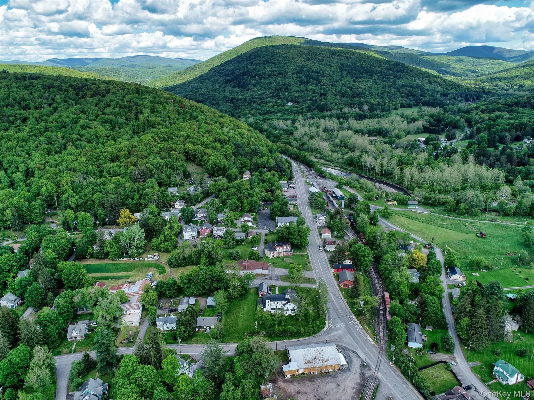 43355 State Route 28, Middletown, NY, 6 Bedrooms Bedrooms, 12 Rooms Rooms,2 BathroomsBathrooms,Residential,For Rent,State Route 28,0,959162 43355 State Route 28, Middletown, NY, 6 Bedrooms Bedrooms, 12 Rooms Rooms,2 BathroomsBathrooms,Residential,For Rent,State Route 28,0,959162