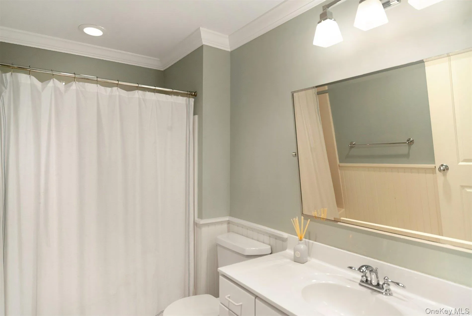 Guest Bathroom Guest Bathroom
