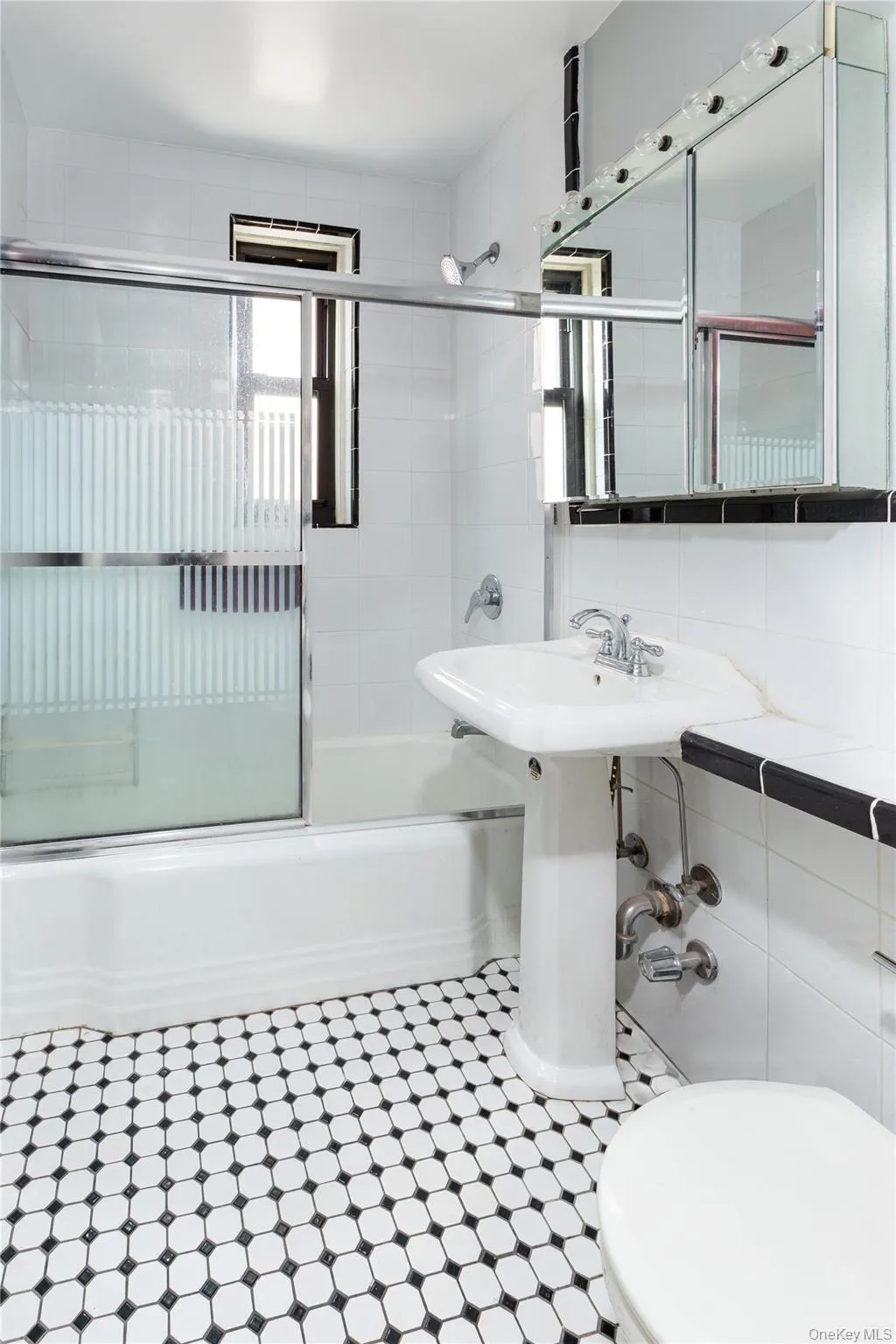 3840 Greystone Avenue, New York, NY, 1 Bedroom Bedrooms, 3 Rooms Rooms,1 BathroomBathrooms,Residential Lease,For Rent,Greystone,0,959275 3840 Greystone Avenue, New York, NY, 1 Bedroom Bedrooms, 3 Rooms Rooms,1 BathroomBathrooms,Residential Lease,For Rent,Greystone,0,959275