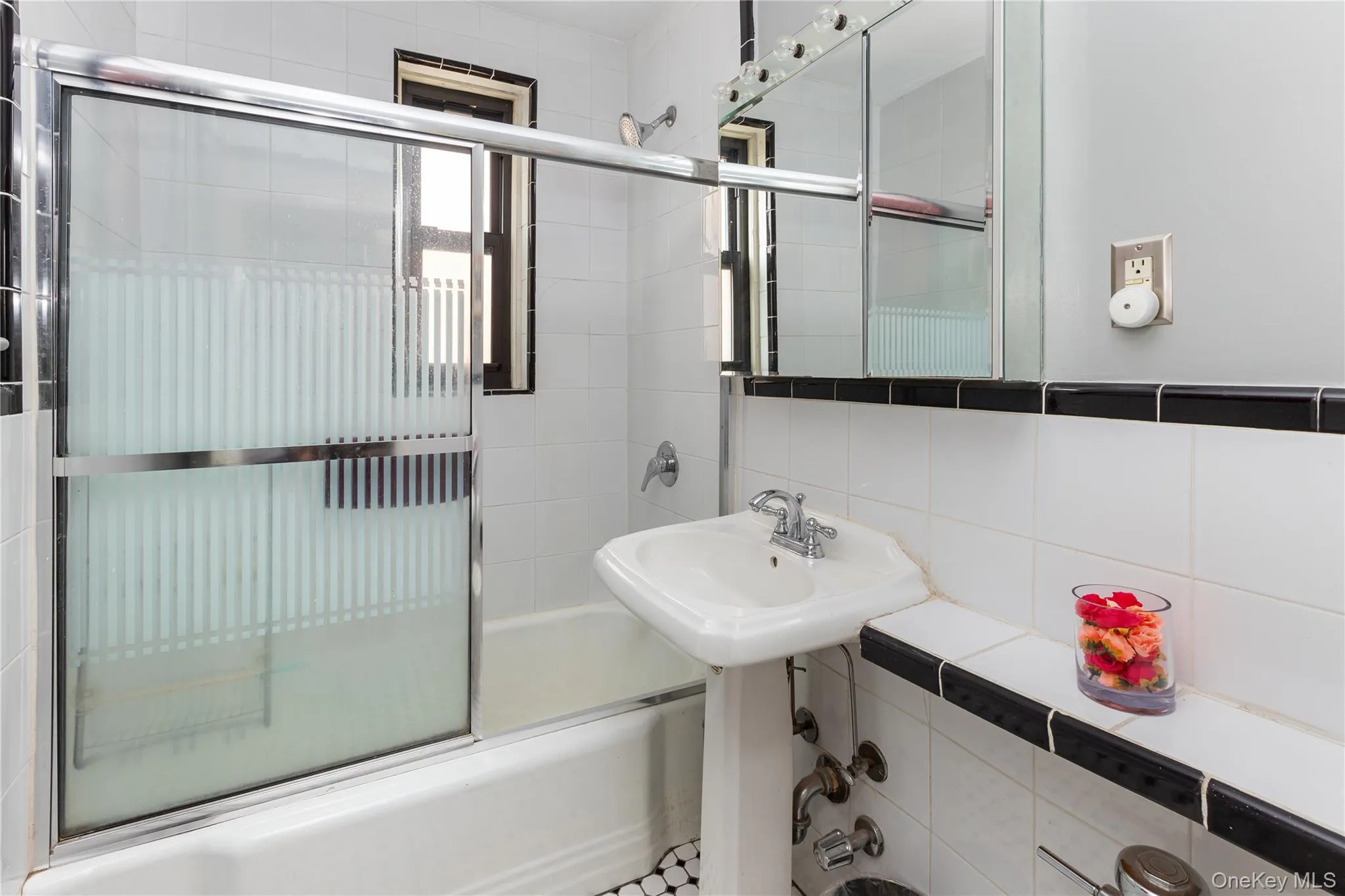 3840 Greystone Avenue, New York, NY, 1 Bedroom Bedrooms, 3 Rooms Rooms,1 BathroomBathrooms,Residential Lease,For Rent,Greystone,0,959275 3840 Greystone Avenue, New York, NY, 1 Bedroom Bedrooms, 3 Rooms Rooms,1 BathroomBathrooms,Residential Lease,For Rent,Greystone,0,959275