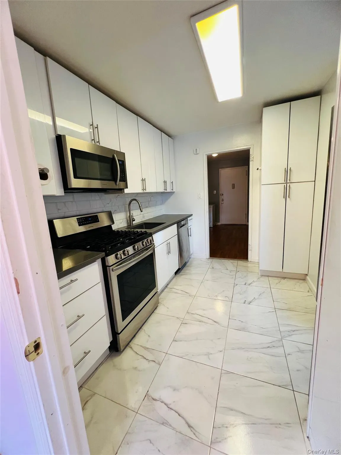 99-10 60th Avenue, New York, NY, 1 Bedroom Bedrooms, 4 Rooms Rooms,1 BathroomBathrooms,Residential,For Rent,60th,0,959389 99-10 60th Avenue, New York, NY, 1 Bedroom Bedrooms, 4 Rooms Rooms,1 BathroomBathrooms,Residential,For Rent,60th,0,959389