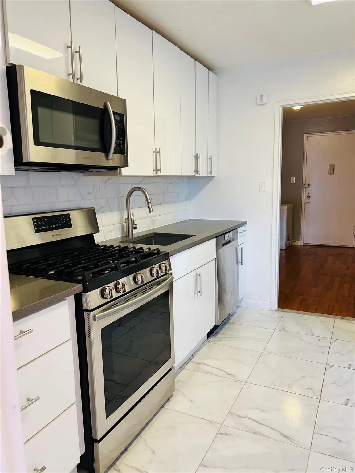 99-10 60th Avenue, New York, NY, 1 Bedroom Bedrooms, 4 Rooms Rooms,1 BathroomBathrooms,Residential,For Rent,60th,0,959389 99-10 60th Avenue, New York, NY, 1 Bedroom Bedrooms, 4 Rooms Rooms,1 BathroomBathrooms,Residential,For Rent,60th,0,959389