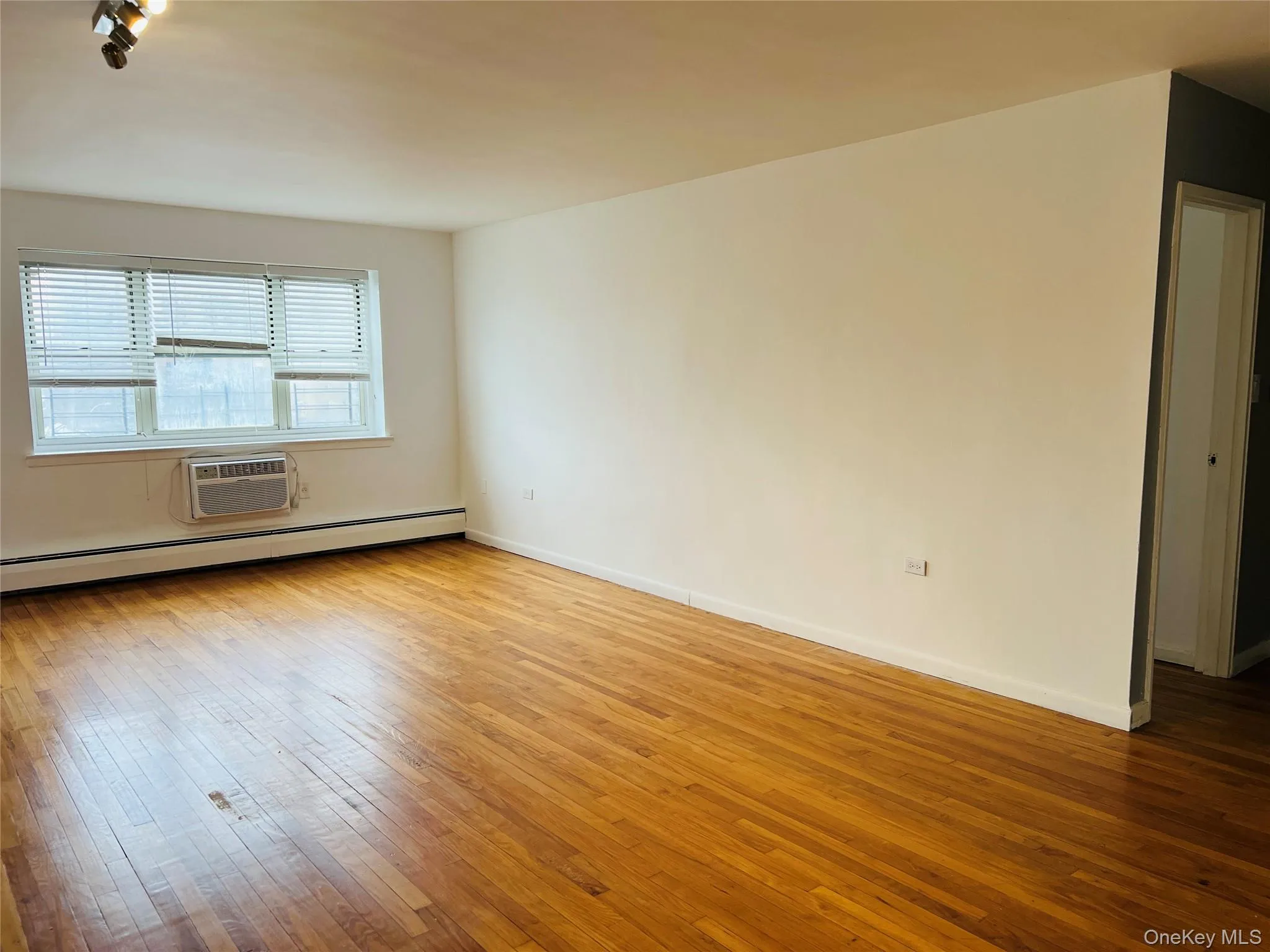 99-10 60th Avenue, New York, NY, 1 Bedroom Bedrooms, 4 Rooms Rooms,1 BathroomBathrooms,Residential,For Rent,60th,0,959389 99-10 60th Avenue, New York, NY, 1 Bedroom Bedrooms, 4 Rooms Rooms,1 BathroomBathrooms,Residential,For Rent,60th,0,959389