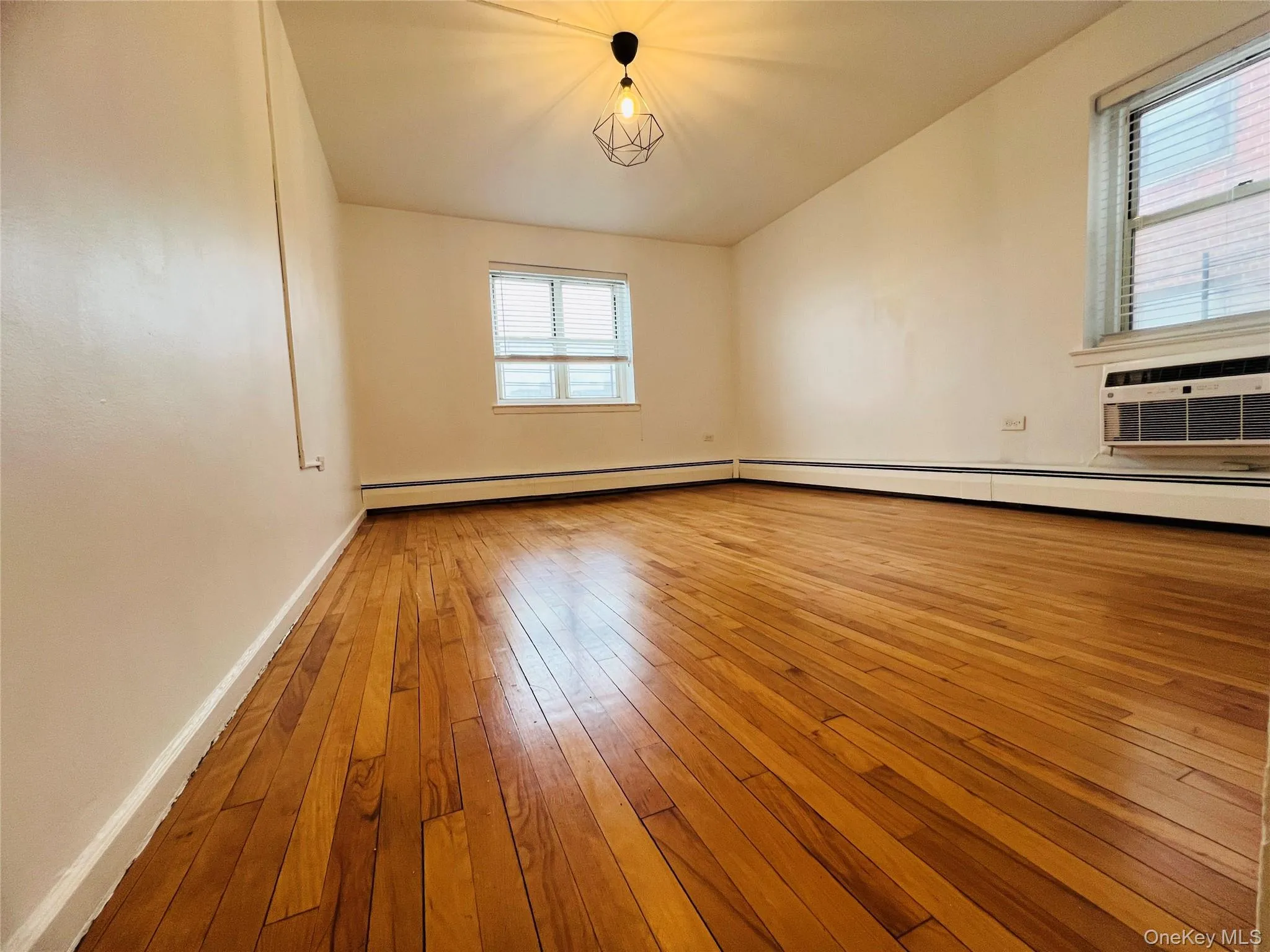 99-10 60th Avenue, New York, NY, 1 Bedroom Bedrooms, 4 Rooms Rooms,1 BathroomBathrooms,Residential,For Rent,60th,0,959389 99-10 60th Avenue, New York, NY, 1 Bedroom Bedrooms, 4 Rooms Rooms,1 BathroomBathrooms,Residential,For Rent,60th,0,959389