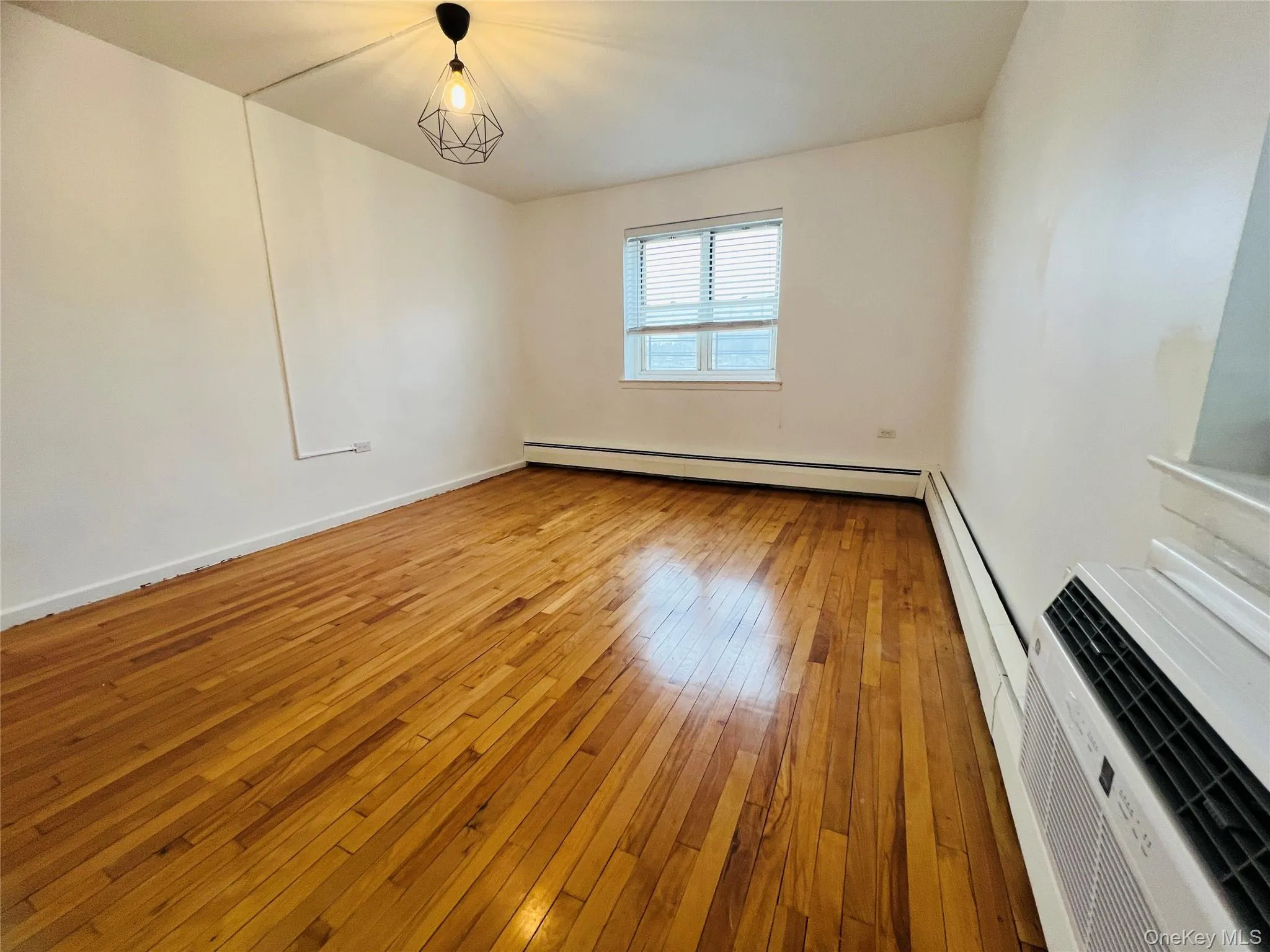99-10 60th Avenue, New York, NY, 1 Bedroom Bedrooms, 4 Rooms Rooms,1 BathroomBathrooms,Residential,For Rent,60th,0,959389 99-10 60th Avenue, New York, NY, 1 Bedroom Bedrooms, 4 Rooms Rooms,1 BathroomBathrooms,Residential,For Rent,60th,0,959389