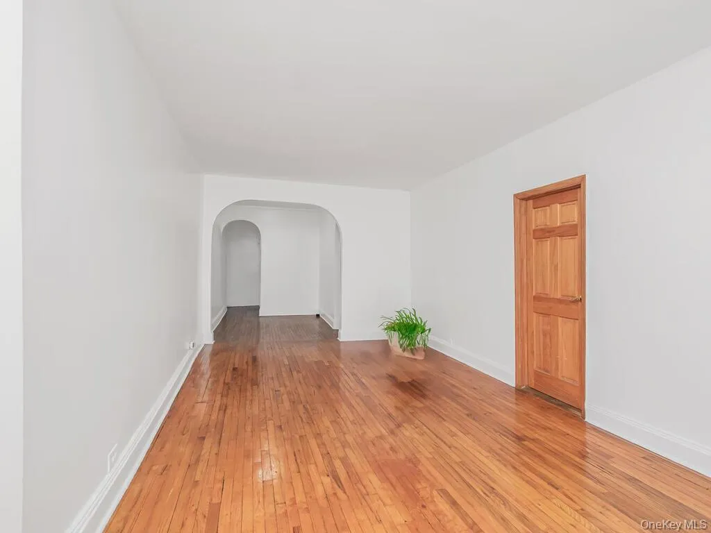 Dining area, and Front Door Foyer, High Ceilings Dining area, and Front Door Foyer, High Ceilings