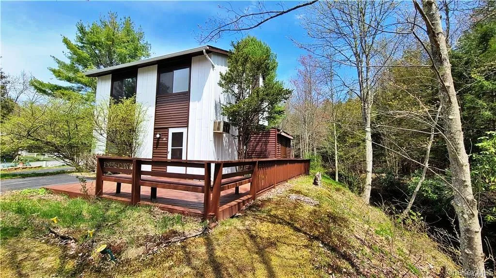 52 Medallion Road, Thompson, NY, 3 Bedrooms Bedrooms, 6 Rooms Rooms,1 BathroomBathrooms,Residential Lease,For Rent,Medallion,0,959497 52 Medallion Road, Thompson, NY, 3 Bedrooms Bedrooms, 6 Rooms Rooms,1 BathroomBathrooms,Residential Lease,For Rent,Medallion,0,959497