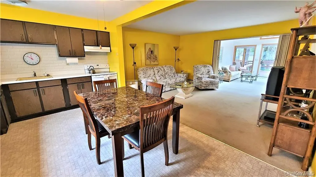 52 Medallion Road, Thompson, NY, 3 Bedrooms Bedrooms, 6 Rooms Rooms,1 BathroomBathrooms,Residential Lease,For Rent,Medallion,0,959497 52 Medallion Road, Thompson, NY, 3 Bedrooms Bedrooms, 6 Rooms Rooms,1 BathroomBathrooms,Residential Lease,For Rent,Medallion,0,959497