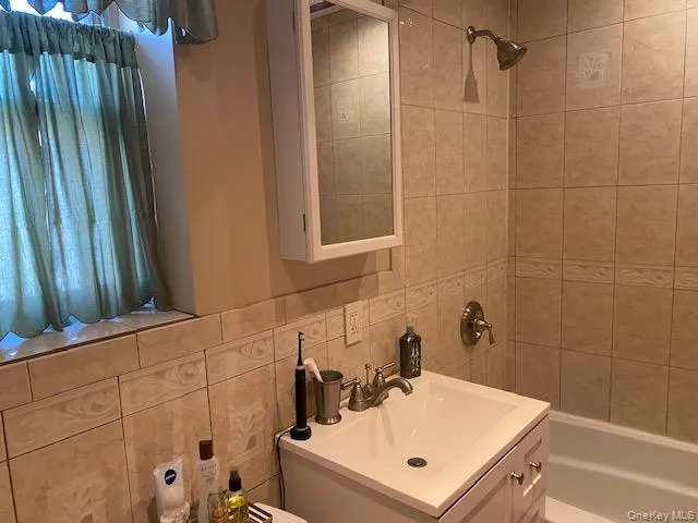 245-17 76th Avenue, New York, NY, 1 Bedroom Bedrooms, 4 Rooms Rooms,1 BathroomBathrooms,Residential,For Rent,76th,0,KEY959507 245-17 76th Avenue, New York, NY, 1 Bedroom Bedrooms, 4 Rooms Rooms,1 BathroomBathrooms,Residential,For Rent,76th,0,KEY959507