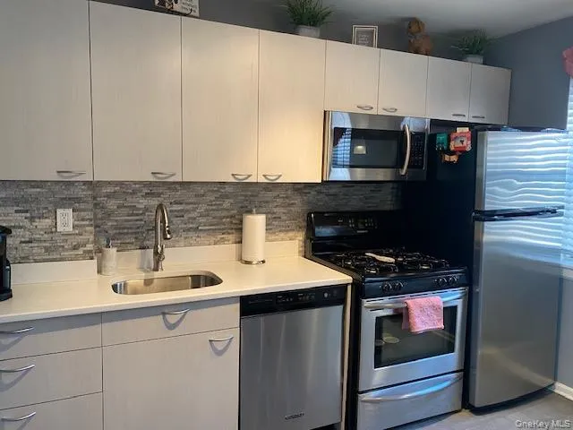 245-17 76th Avenue, New York, NY, 1 Bedroom Bedrooms, 4 Rooms Rooms,1 BathroomBathrooms,Residential,For Rent,76th,0,KEY959507 245-17 76th Avenue, New York, NY, 1 Bedroom Bedrooms, 4 Rooms Rooms,1 BathroomBathrooms,Residential,For Rent,76th,0,KEY959507