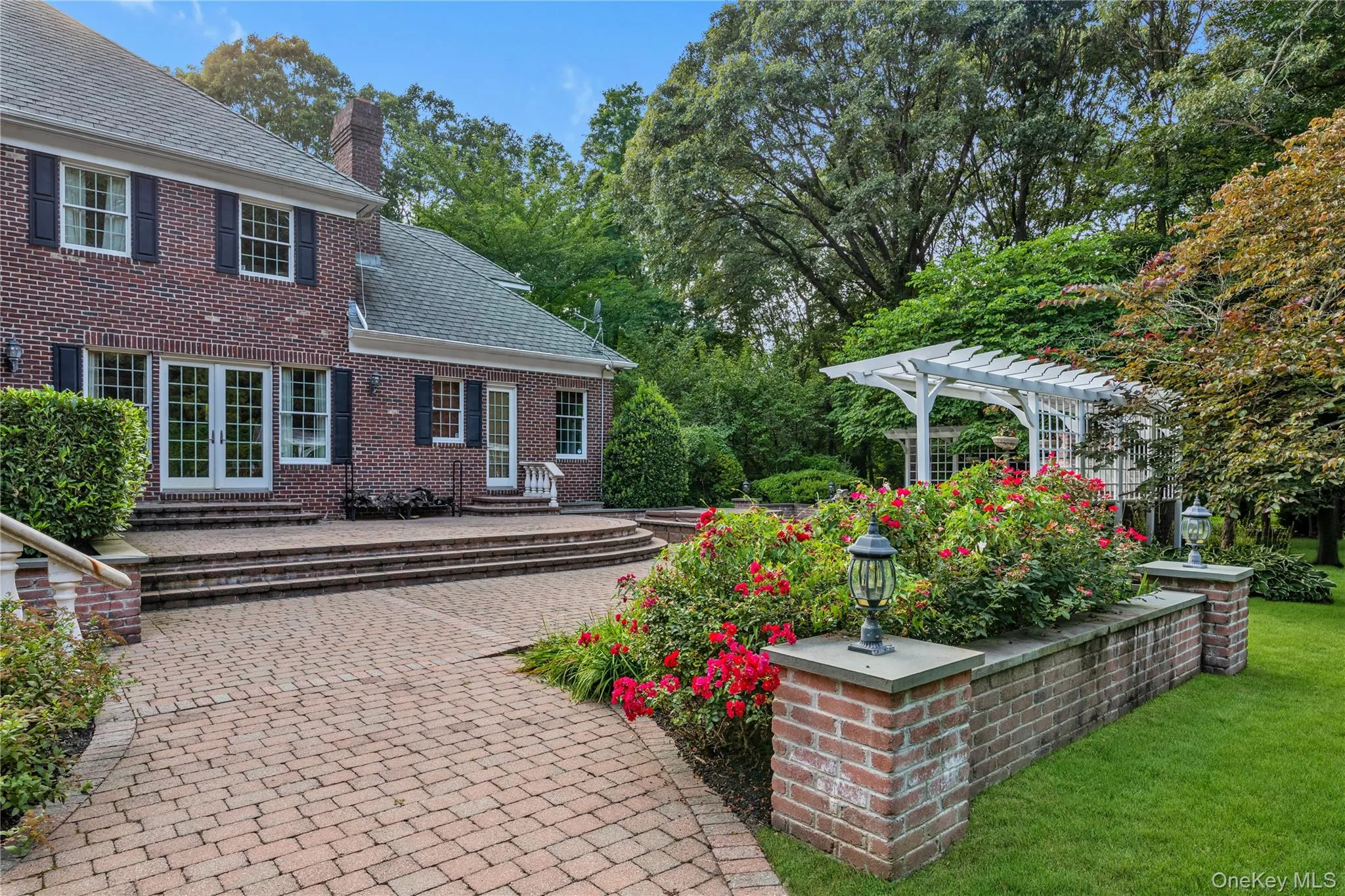 Picturesque scenes and colorful gardens Picturesque scenes and colorful gardens