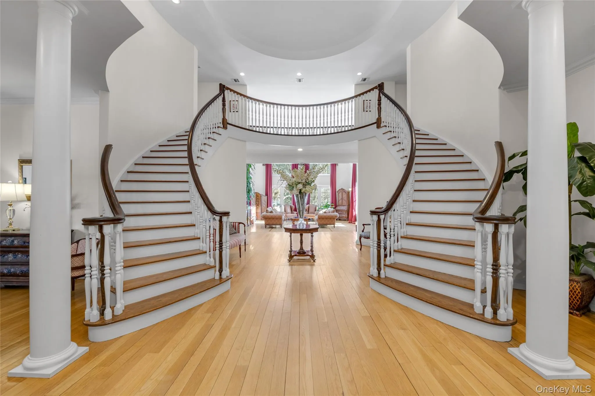 Sweeping double bridal staircase Sweeping double bridal staircase