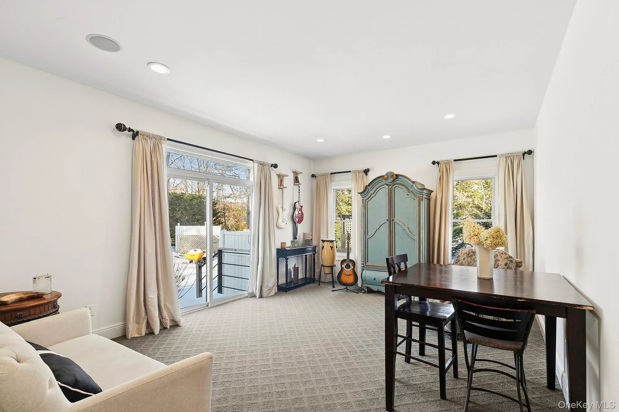 6 Dogwood Street, Southampton, NY, 3 Bedrooms Bedrooms, 8 Rooms Rooms,2 BathroomsBathrooms,Residential,For Rent,Dogwood,0,959603 6 Dogwood Street, Southampton, NY, 3 Bedrooms Bedrooms, 8 Rooms Rooms,2 BathroomsBathrooms,Residential,For Rent,Dogwood,0,959603