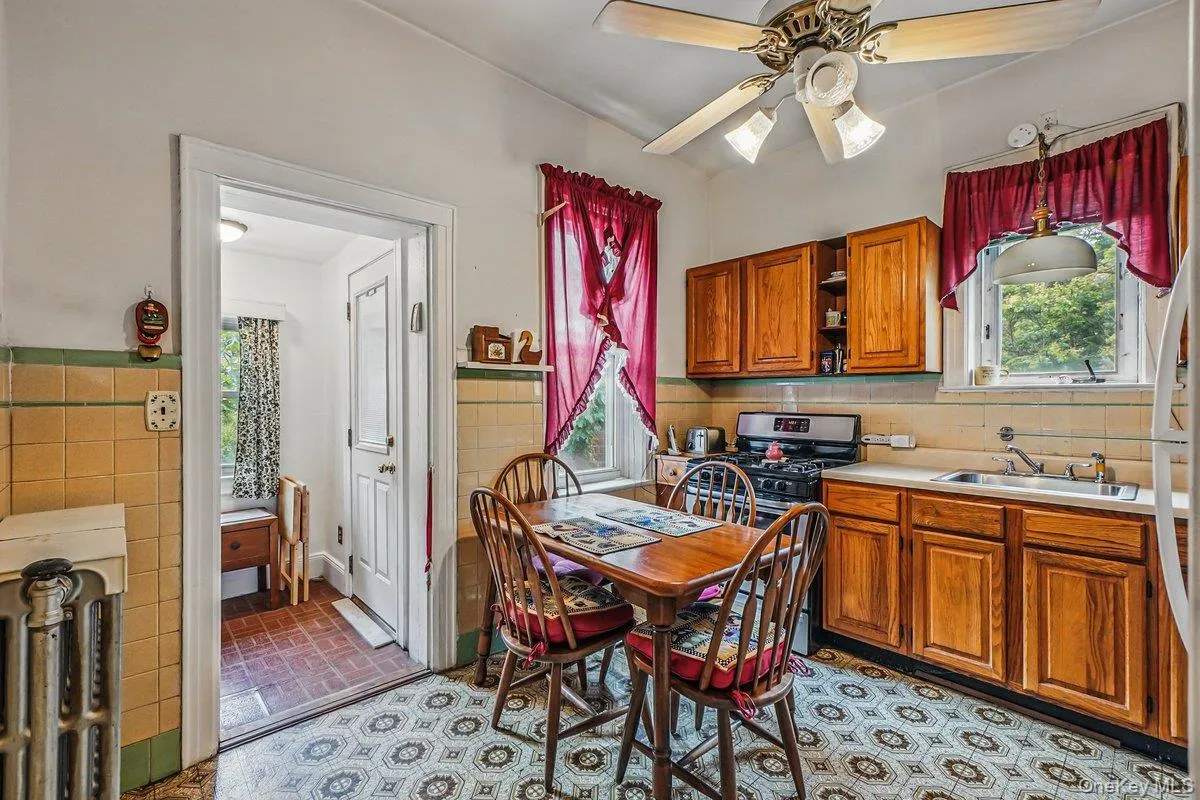 2117 Hazen Street, New York, NY, 3 Bedrooms Bedrooms, 8 Rooms Rooms,2 BathroomsBathrooms,Residential,For Rent,Hazen,0,959618 2117 Hazen Street, New York, NY, 3 Bedrooms Bedrooms, 8 Rooms Rooms,2 BathroomsBathrooms,Residential,For Rent,Hazen,0,959618