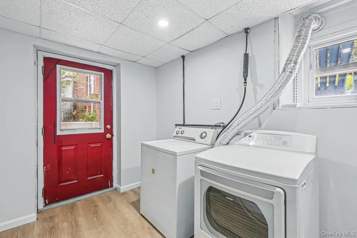 2117 Hazen Street, New York, NY, 3 Bedrooms Bedrooms, 8 Rooms Rooms,2 BathroomsBathrooms,Residential,For Rent,Hazen,0,959618 2117 Hazen Street, New York, NY, 3 Bedrooms Bedrooms, 8 Rooms Rooms,2 BathroomsBathrooms,Residential,For Rent,Hazen,0,959618