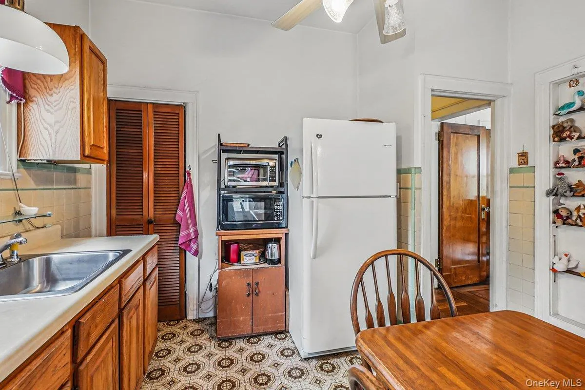 2117 Hazen Street, New York, NY, 3 Bedrooms Bedrooms, 8 Rooms Rooms,2 BathroomsBathrooms,Residential,For Rent,Hazen,0,959618 2117 Hazen Street, New York, NY, 3 Bedrooms Bedrooms, 8 Rooms Rooms,2 BathroomsBathrooms,Residential,For Rent,Hazen,0,959618