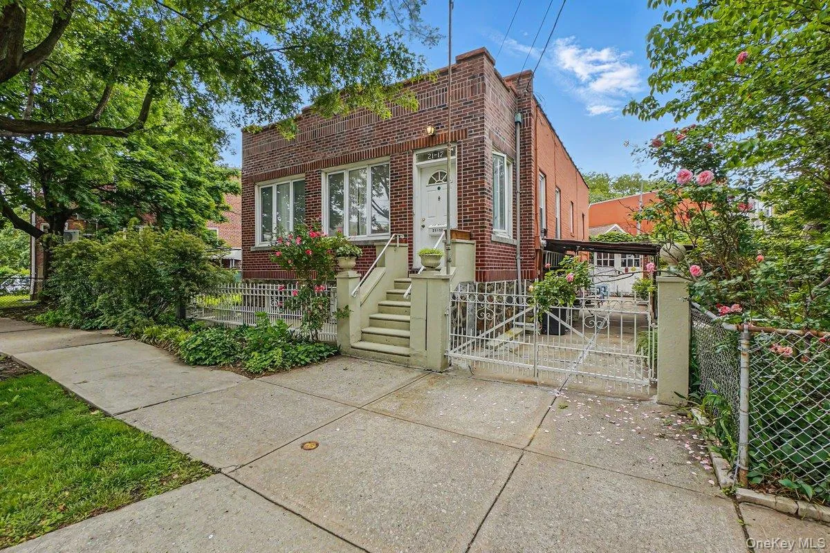 2117 Hazen Street, New York, NY, 3 Bedrooms Bedrooms, 8 Rooms Rooms,2 BathroomsBathrooms,Residential,For Rent,Hazen,0,959618 2117 Hazen Street, New York, NY, 3 Bedrooms Bedrooms, 8 Rooms Rooms,2 BathroomsBathrooms,Residential,For Rent,Hazen,0,959618