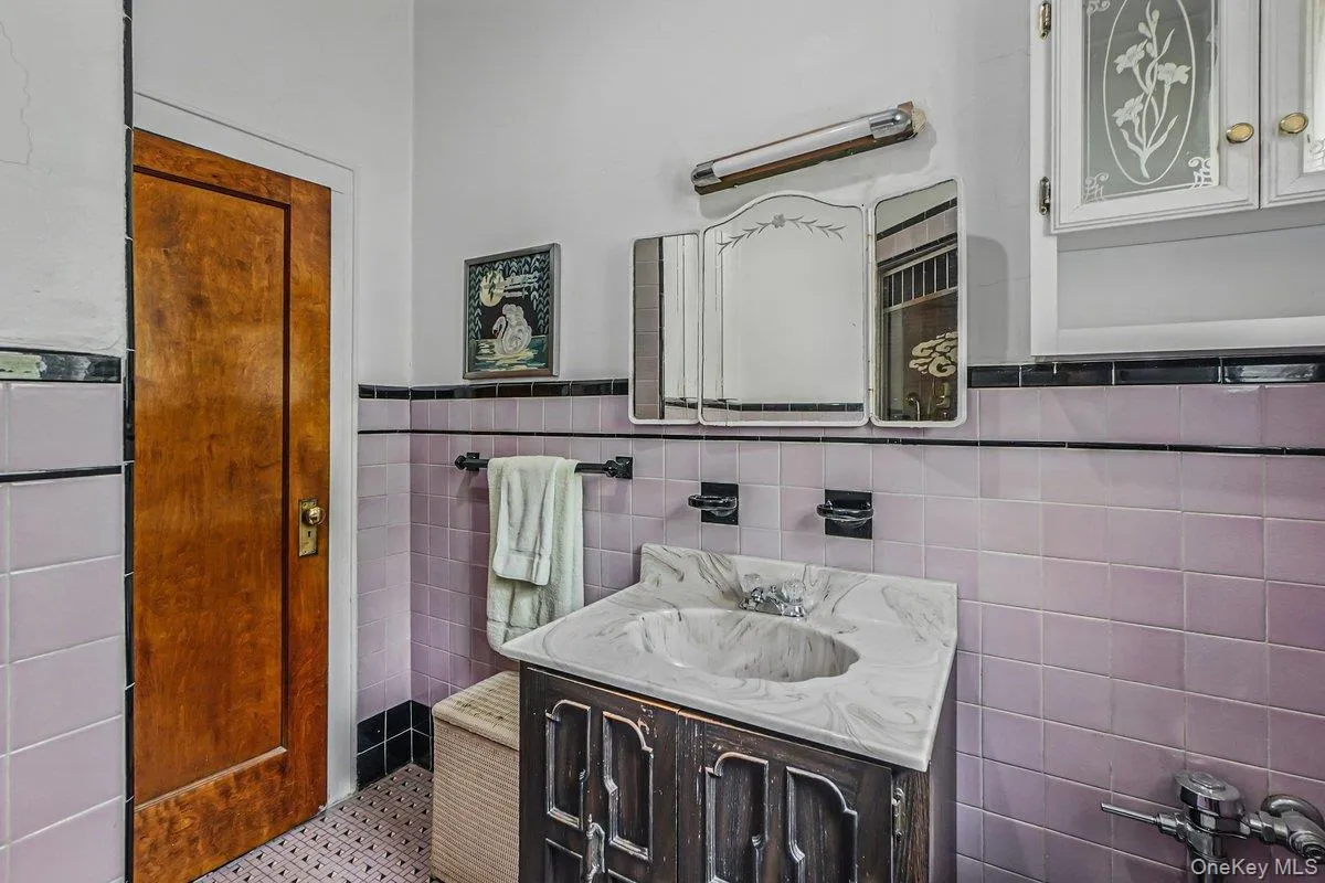 2117 Hazen Street, New York, NY, 3 Bedrooms Bedrooms, 8 Rooms Rooms,2 BathroomsBathrooms,Residential,For Rent,Hazen,0,959618 2117 Hazen Street, New York, NY, 3 Bedrooms Bedrooms, 8 Rooms Rooms,2 BathroomsBathrooms,Residential,For Rent,Hazen,0,959618