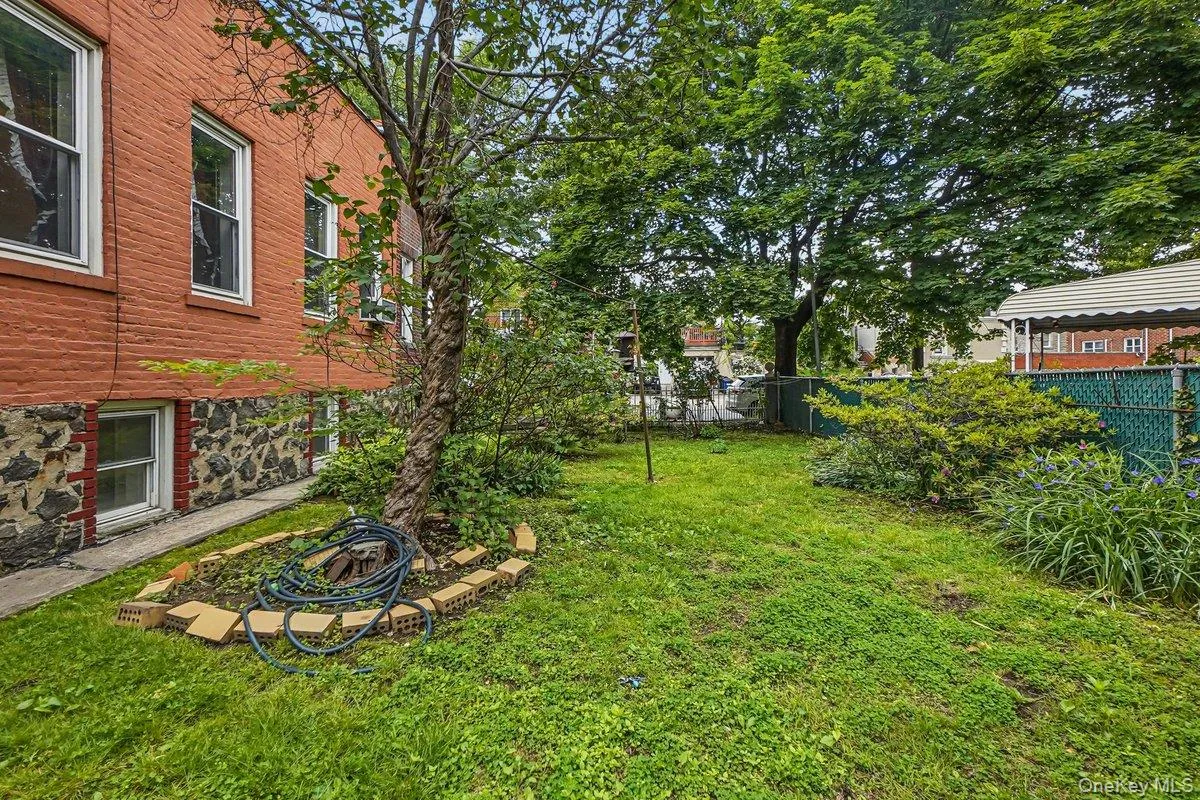 2117 Hazen Street, New York, NY, 3 Bedrooms Bedrooms, 8 Rooms Rooms,2 BathroomsBathrooms,Residential,For Rent,Hazen,0,959618 2117 Hazen Street, New York, NY, 3 Bedrooms Bedrooms, 8 Rooms Rooms,2 BathroomsBathrooms,Residential,For Rent,Hazen,0,959618