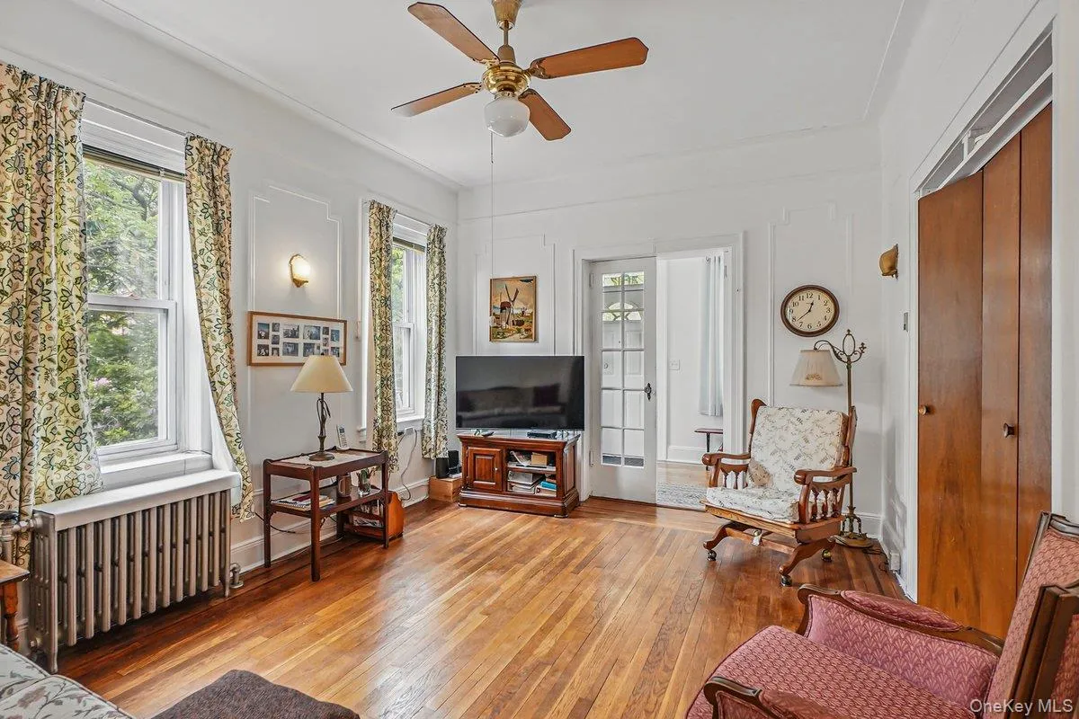 2117 Hazen Street, New York, NY, 3 Bedrooms Bedrooms, 8 Rooms Rooms,2 BathroomsBathrooms,Residential,For Rent,Hazen,0,959618 2117 Hazen Street, New York, NY, 3 Bedrooms Bedrooms, 8 Rooms Rooms,2 BathroomsBathrooms,Residential,For Rent,Hazen,0,959618