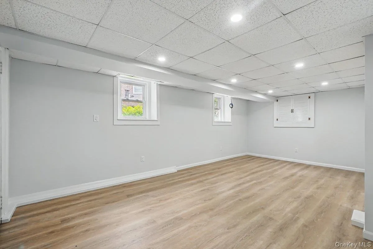 2117 Hazen Street, New York, NY, 3 Bedrooms Bedrooms, 8 Rooms Rooms,2 BathroomsBathrooms,Residential,For Rent,Hazen,0,959618 2117 Hazen Street, New York, NY, 3 Bedrooms Bedrooms, 8 Rooms Rooms,2 BathroomsBathrooms,Residential,For Rent,Hazen,0,959618