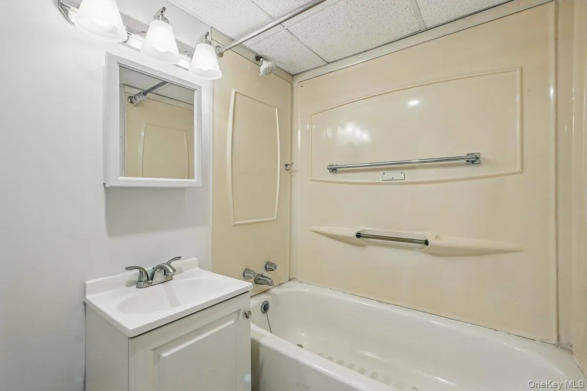 2117 Hazen Street, New York, NY, 3 Bedrooms Bedrooms, 8 Rooms Rooms,2 BathroomsBathrooms,Residential,For Rent,Hazen,0,959618 2117 Hazen Street, New York, NY, 3 Bedrooms Bedrooms, 8 Rooms Rooms,2 BathroomsBathrooms,Residential,For Rent,Hazen,0,959618