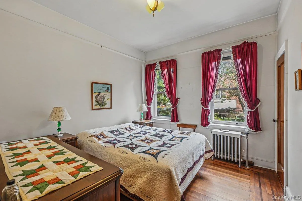 2117 Hazen Street, New York, NY, 3 Bedrooms Bedrooms, 8 Rooms Rooms,2 BathroomsBathrooms,Residential,For Rent,Hazen,0,959618 2117 Hazen Street, New York, NY, 3 Bedrooms Bedrooms, 8 Rooms Rooms,2 BathroomsBathrooms,Residential,For Rent,Hazen,0,959618