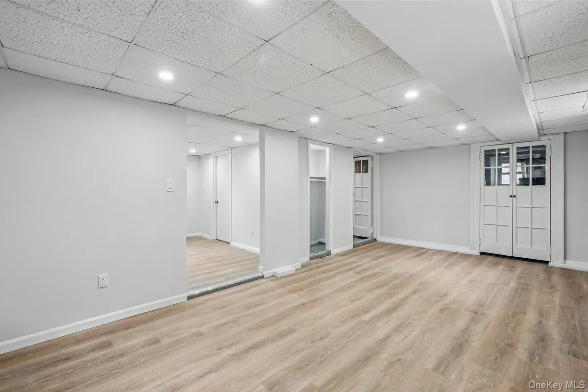 2117 Hazen Street, New York, NY, 3 Bedrooms Bedrooms, 8 Rooms Rooms,2 BathroomsBathrooms,Residential,For Rent,Hazen,0,959618 2117 Hazen Street, New York, NY, 3 Bedrooms Bedrooms, 8 Rooms Rooms,2 BathroomsBathrooms,Residential,For Rent,Hazen,0,959618