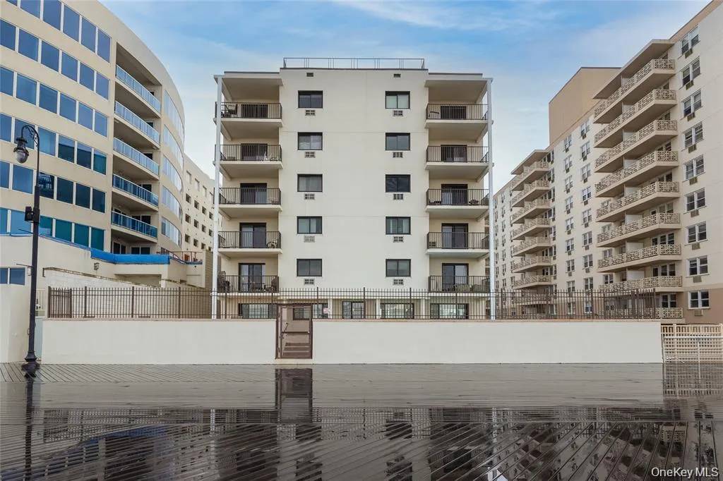 Entry from boardwalk! Entry from boardwalk!