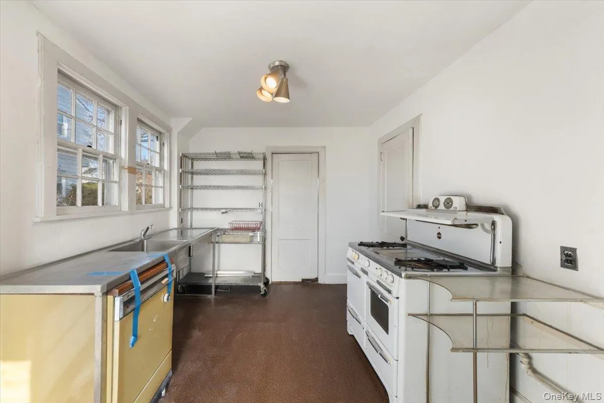 310 263rd Street, New York, NY, 4 Bedrooms Bedrooms, 10 Rooms Rooms,2 BathroomsBathrooms,Residential,For Rent,263rd,0,959723 310 263rd Street, New York, NY, 4 Bedrooms Bedrooms, 10 Rooms Rooms,2 BathroomsBathrooms,Residential,For Rent,263rd,0,959723