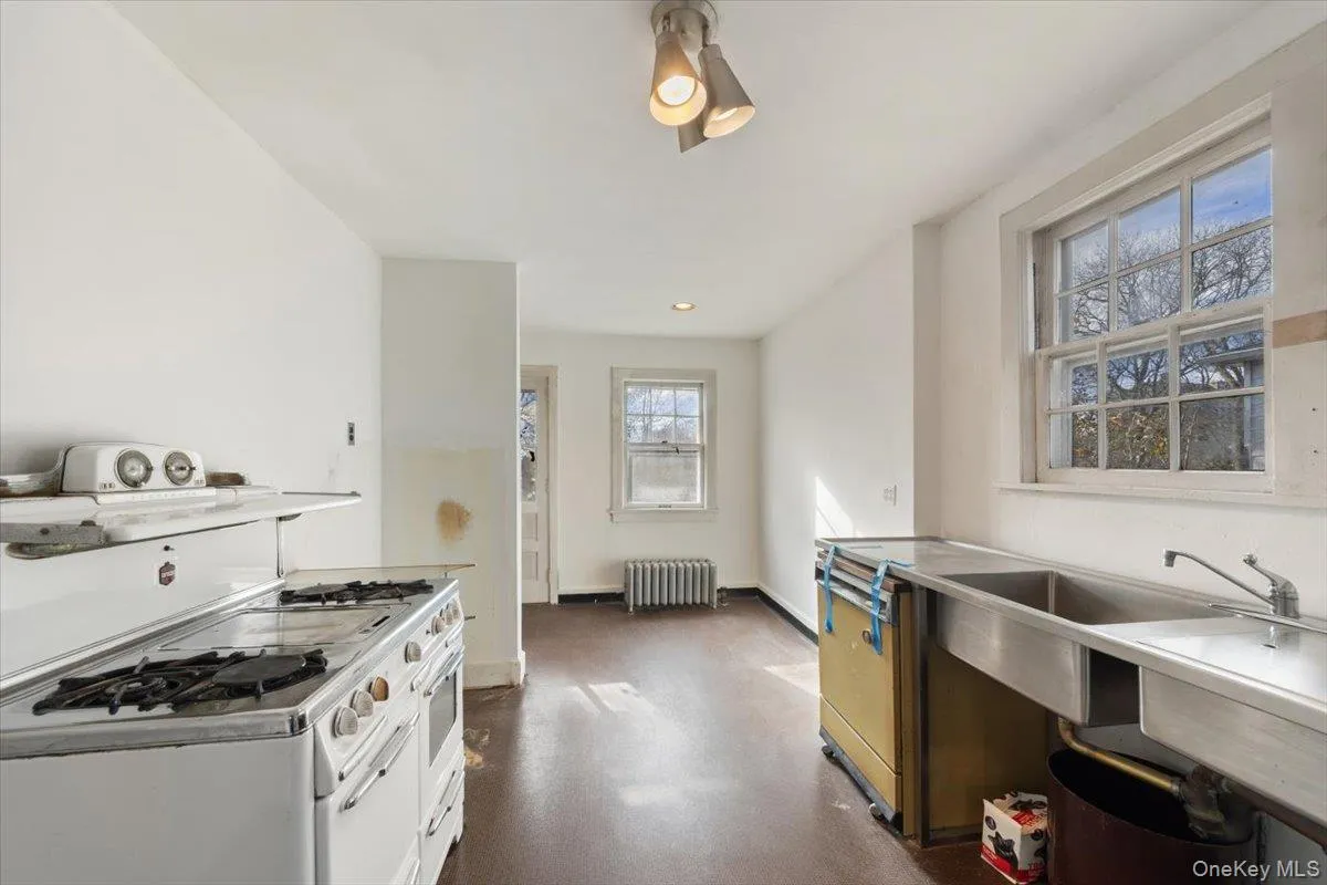 310 263rd Street, New York, NY, 4 Bedrooms Bedrooms, 10 Rooms Rooms,2 BathroomsBathrooms,Residential,For Rent,263rd,0,959723 310 263rd Street, New York, NY, 4 Bedrooms Bedrooms, 10 Rooms Rooms,2 BathroomsBathrooms,Residential,For Rent,263rd,0,959723