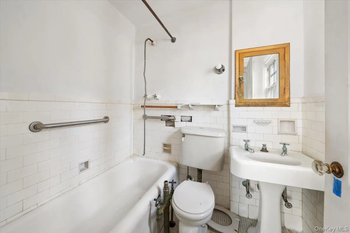 310 263rd Street, New York, NY, 4 Bedrooms Bedrooms, 10 Rooms Rooms,2 BathroomsBathrooms,Residential,For Rent,263rd,0,959723 310 263rd Street, New York, NY, 4 Bedrooms Bedrooms, 10 Rooms Rooms,2 BathroomsBathrooms,Residential,For Rent,263rd,0,959723