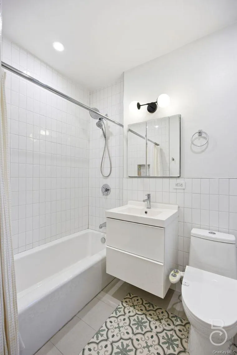 76-12 35th Avenue, New York, NY, 2 Bedrooms Bedrooms, 4 Rooms Rooms,2 BathroomsBathrooms,Residential,For Rent,35th,0,959729 76-12 35th Avenue, New York, NY, 2 Bedrooms Bedrooms, 4 Rooms Rooms,2 BathroomsBathrooms,Residential,For Rent,35th,0,959729