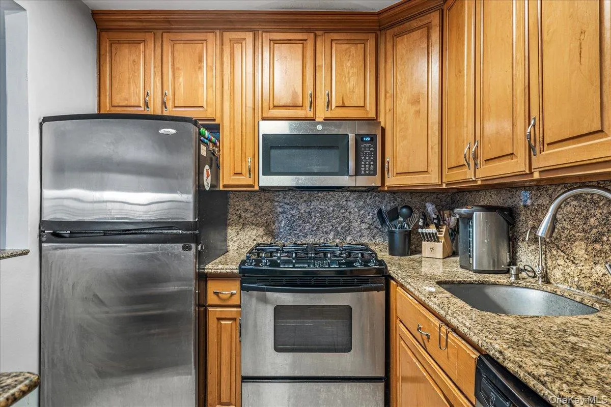 17-85 215th Street, New York, NY, 2 Bedrooms Bedrooms, 6 Rooms Rooms,2 BathroomsBathrooms,Residential,For Rent,215th,0,959741 17-85 215th Street, New York, NY, 2 Bedrooms Bedrooms, 6 Rooms Rooms,2 BathroomsBathrooms,Residential,For Rent,215th,0,959741