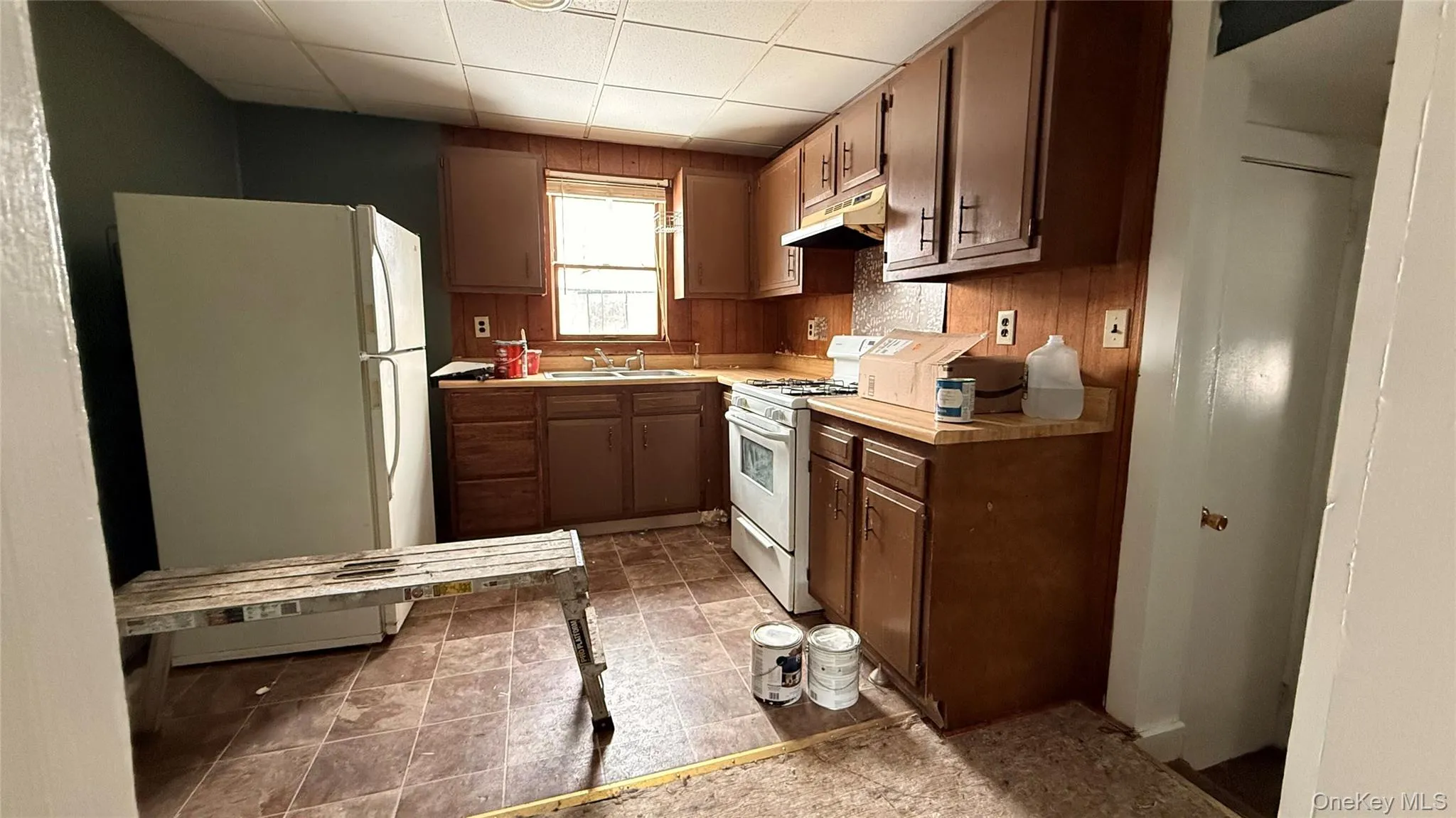 with window facing the Side yard with window facing the Side yard