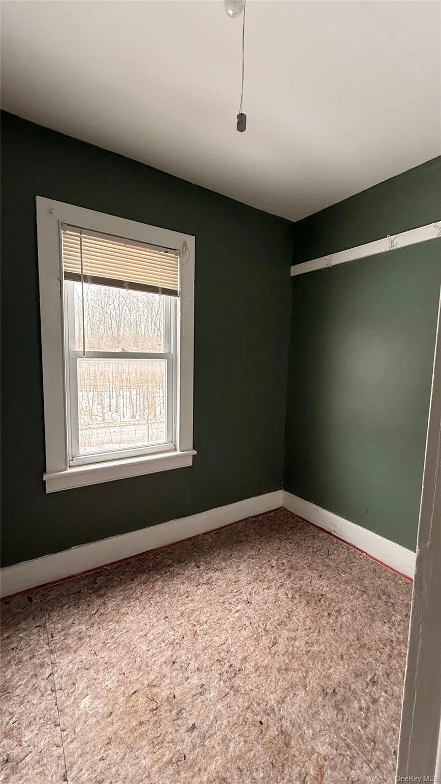 Small bedroom with Door way to 2nd level Small bedroom with Door way to 2nd level