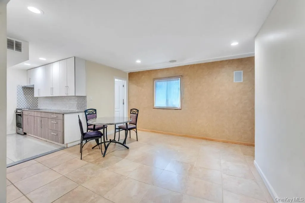 2 Valley Greens Drive, Hempstead, NY, 6 Bedrooms Bedrooms, 9 Rooms Rooms,3 BathroomsBathrooms,Residential,For Rent,Valley Greens,0,959805 2 Valley Greens Drive, Hempstead, NY, 6 Bedrooms Bedrooms, 9 Rooms Rooms,3 BathroomsBathrooms,Residential,For Rent,Valley Greens,0,959805