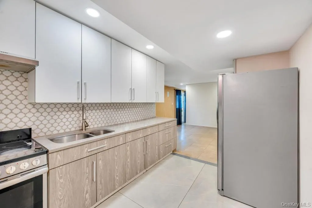 2 Valley Greens Drive, Hempstead, NY, 6 Bedrooms Bedrooms, 9 Rooms Rooms,3 BathroomsBathrooms,Residential,For Rent,Valley Greens,0,959805 2 Valley Greens Drive, Hempstead, NY, 6 Bedrooms Bedrooms, 9 Rooms Rooms,3 BathroomsBathrooms,Residential,For Rent,Valley Greens,0,959805