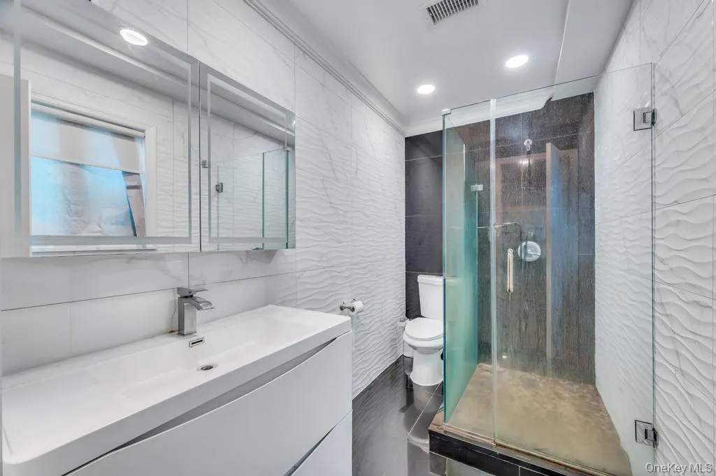 2 Valley Greens Drive, Hempstead, NY, 6 Bedrooms Bedrooms, 9 Rooms Rooms,3 BathroomsBathrooms,Residential,For Rent,Valley Greens,0,959805 2 Valley Greens Drive, Hempstead, NY, 6 Bedrooms Bedrooms, 9 Rooms Rooms,3 BathroomsBathrooms,Residential,For Rent,Valley Greens,0,959805