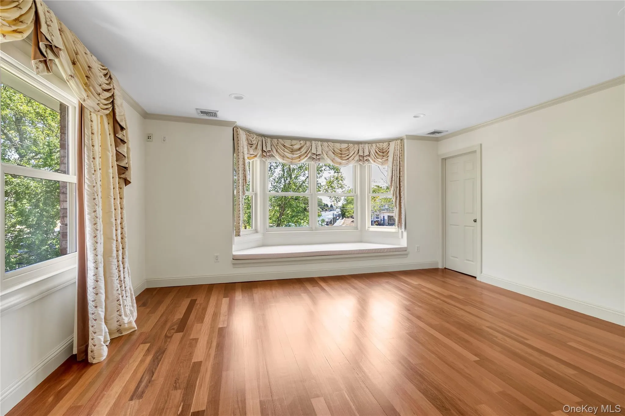 38 The Helm, Islip, NY, 5 Bedrooms Bedrooms, 16 Rooms Rooms,5 BathroomsBathrooms,Residential,For Rent,The Helm,0,959818 38 The Helm, Islip, NY, 5 Bedrooms Bedrooms, 16 Rooms Rooms,5 BathroomsBathrooms,Residential,For Rent,The Helm,0,959818