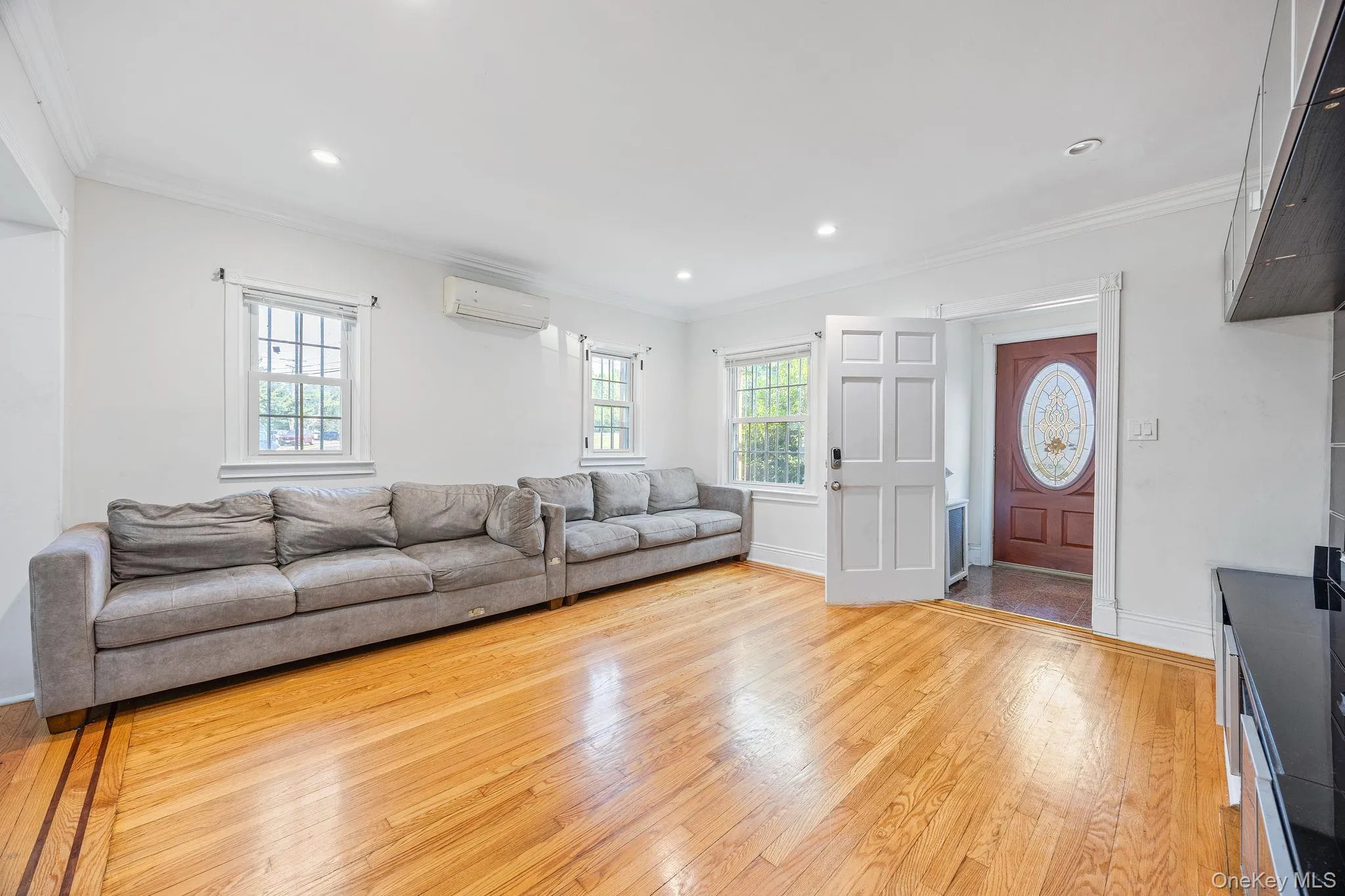 19703 Mc Laughlin Avenue, New York, NY, 3 Bedrooms Bedrooms, 10 Rooms Rooms,2 BathroomsBathrooms,Residential Lease,For Rent,Mc Laughlin,0,959829 19703 Mc Laughlin Avenue, New York, NY, 3 Bedrooms Bedrooms, 10 Rooms Rooms,2 BathroomsBathrooms,Residential Lease,For Rent,Mc Laughlin,0,959829