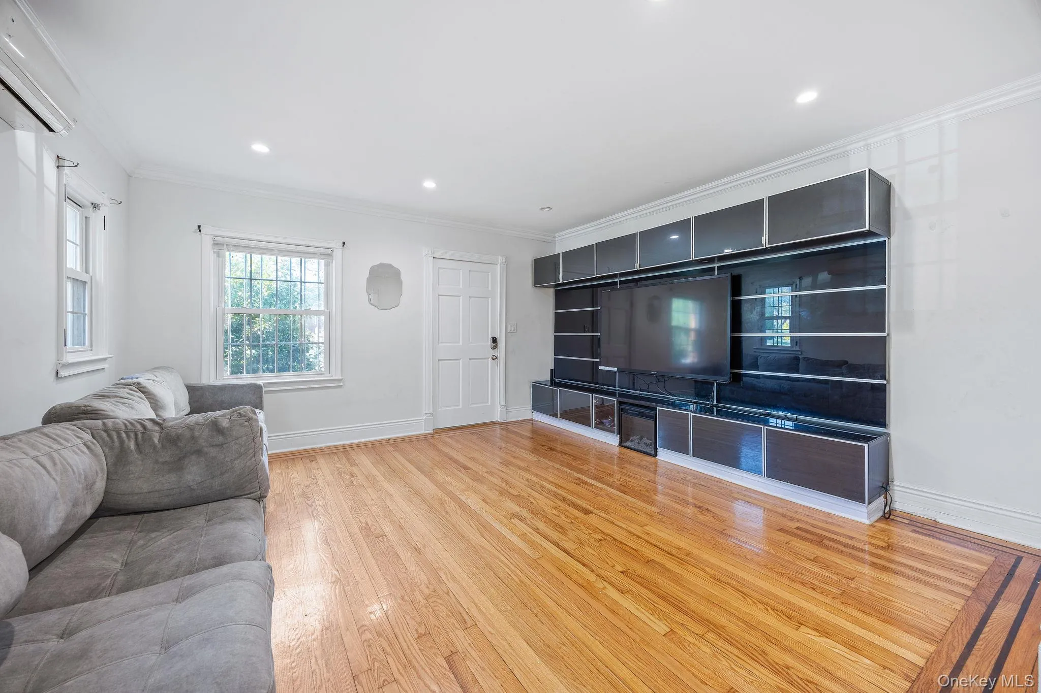 19703 Mc Laughlin Avenue, New York, NY, 3 Bedrooms Bedrooms, 10 Rooms Rooms,2 BathroomsBathrooms,Residential Lease,For Rent,Mc Laughlin,0,959829 19703 Mc Laughlin Avenue, New York, NY, 3 Bedrooms Bedrooms, 10 Rooms Rooms,2 BathroomsBathrooms,Residential Lease,For Rent,Mc Laughlin,0,959829