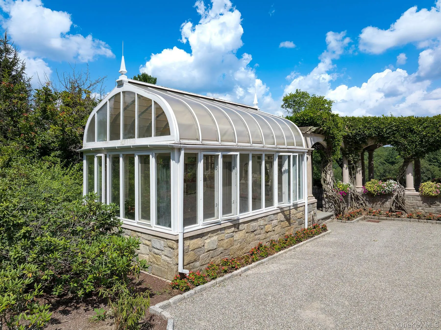 GREEN HOUSE GREEN HOUSE