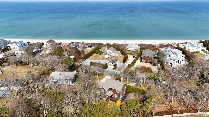 48 Oakhurst Road, Southampton, New York 11946