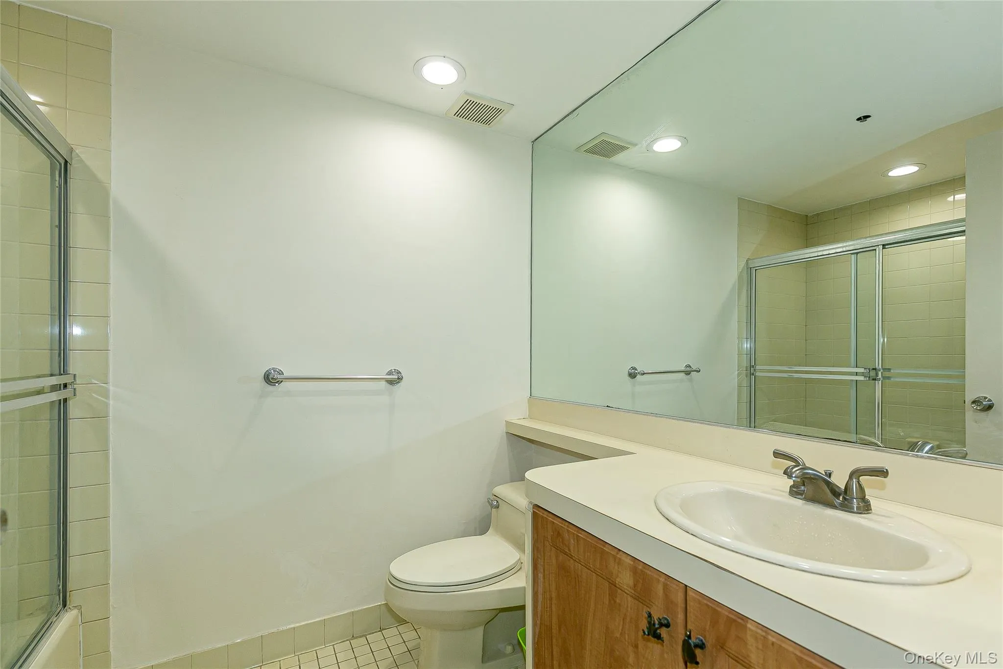 88 Cuttermill Road, North Hempstead, NY, 2 Bedrooms Bedrooms, 4 Rooms Rooms,2 BathroomsBathrooms,Residential Lease,For Rent,Cuttermill,0,959864 88 Cuttermill Road, North Hempstead, NY, 2 Bedrooms Bedrooms, 4 Rooms Rooms,2 BathroomsBathrooms,Residential Lease,For Rent,Cuttermill,0,959864