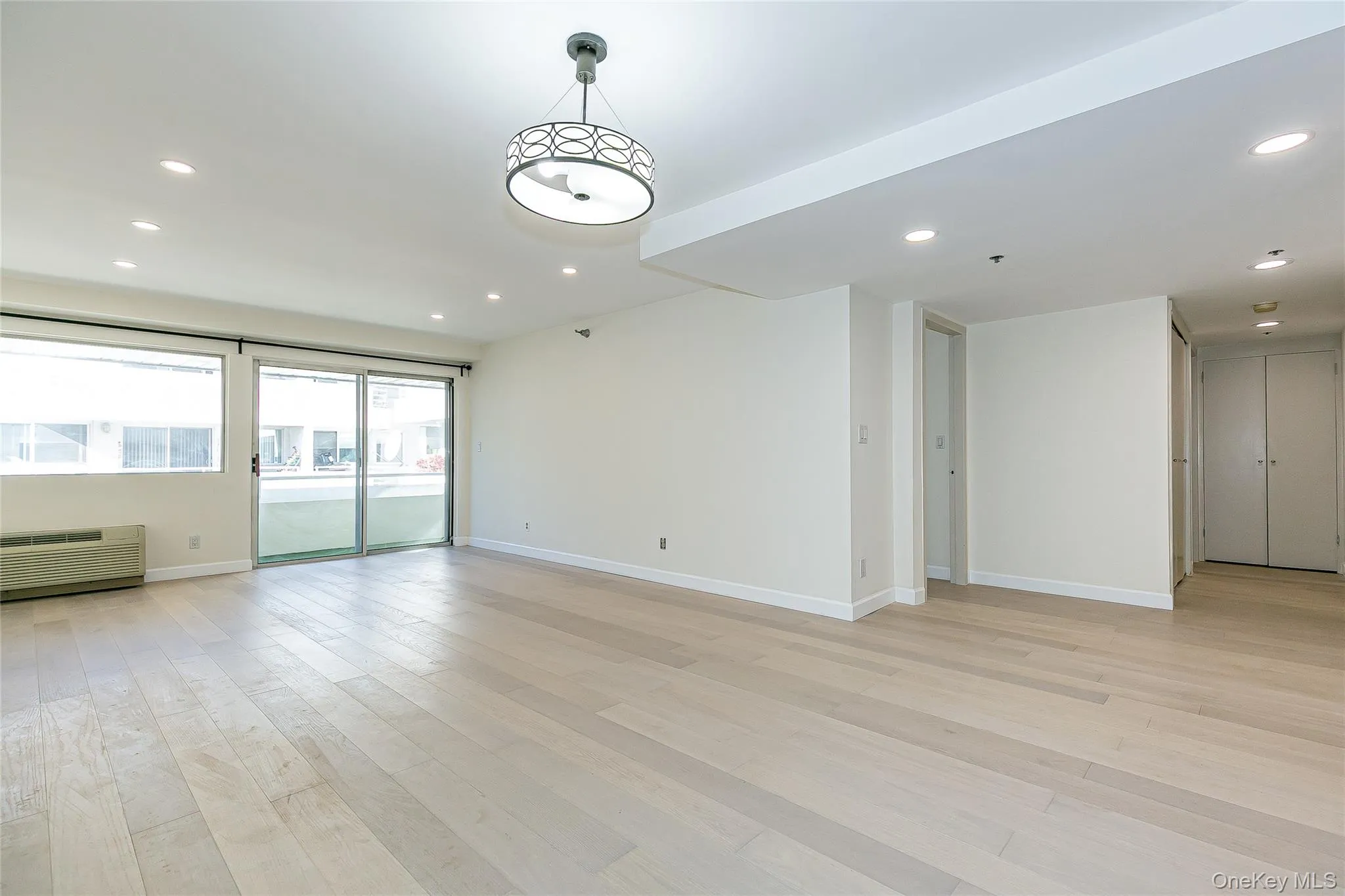 88 Cuttermill Road, North Hempstead, NY, 2 Bedrooms Bedrooms, 4 Rooms Rooms,2 BathroomsBathrooms,Residential Lease,For Rent,Cuttermill,0,959864 88 Cuttermill Road, North Hempstead, NY, 2 Bedrooms Bedrooms, 4 Rooms Rooms,2 BathroomsBathrooms,Residential Lease,For Rent,Cuttermill,0,959864