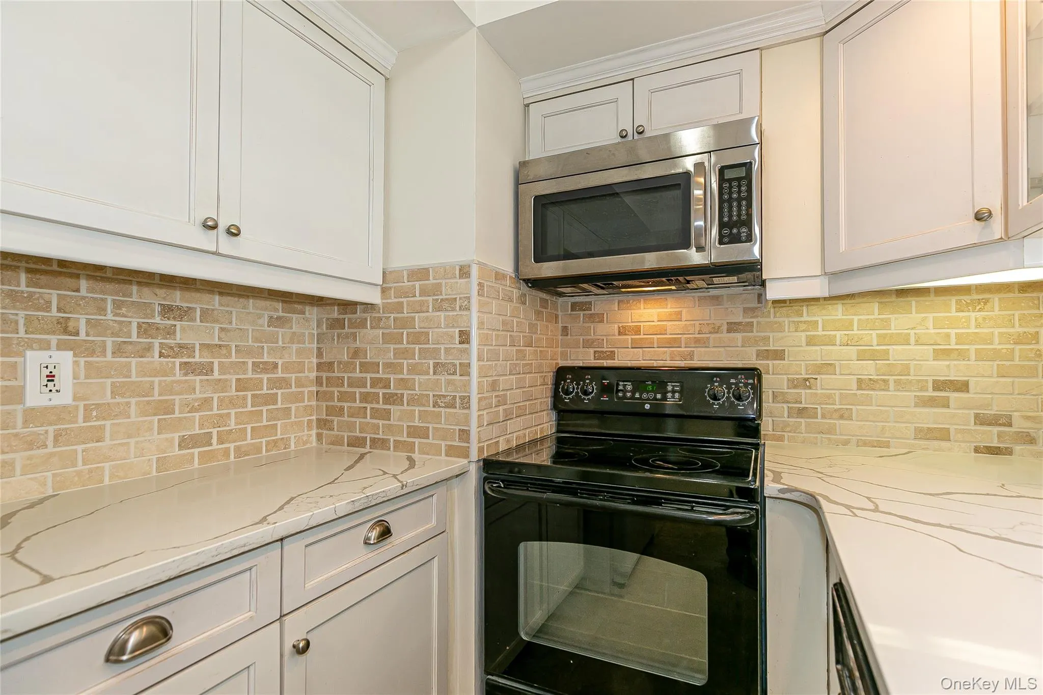 88 Cuttermill Road, North Hempstead, NY, 2 Bedrooms Bedrooms, 4 Rooms Rooms,2 BathroomsBathrooms,Residential Lease,For Rent,Cuttermill,0,959864 88 Cuttermill Road, North Hempstead, NY, 2 Bedrooms Bedrooms, 4 Rooms Rooms,2 BathroomsBathrooms,Residential Lease,For Rent,Cuttermill,0,959864