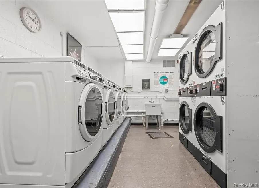 54-25 Valles Avenue, New York, NY, 1 Bedroom Bedrooms, 3 Rooms Rooms,1 BathroomBathrooms,Residential Lease,For Rent,Valles,0,959911 54-25 Valles Avenue, New York, NY, 1 Bedroom Bedrooms, 3 Rooms Rooms,1 BathroomBathrooms,Residential Lease,For Rent,Valles,0,959911