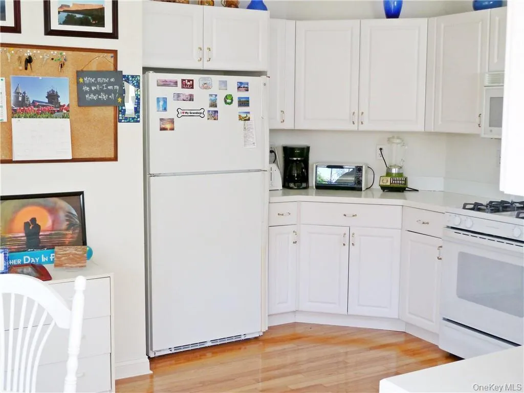 107 Winding Ridge Road, Greenburgh, NY, 4 Bedrooms Bedrooms, 9 Rooms Rooms,3 BathroomsBathrooms,Residential Lease,For Rent,Winding Ridge,0,959990 107 Winding Ridge Road, Greenburgh, NY, 4 Bedrooms Bedrooms, 9 Rooms Rooms,3 BathroomsBathrooms,Residential Lease,For Rent,Winding Ridge,0,959990